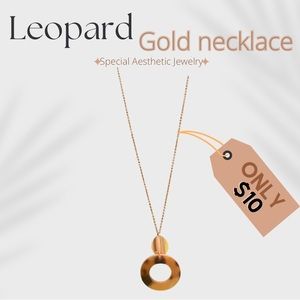 Gold leopard print round necklace. So cute!💥 Can dress it ⬆️ or ⬇️! Only 1.